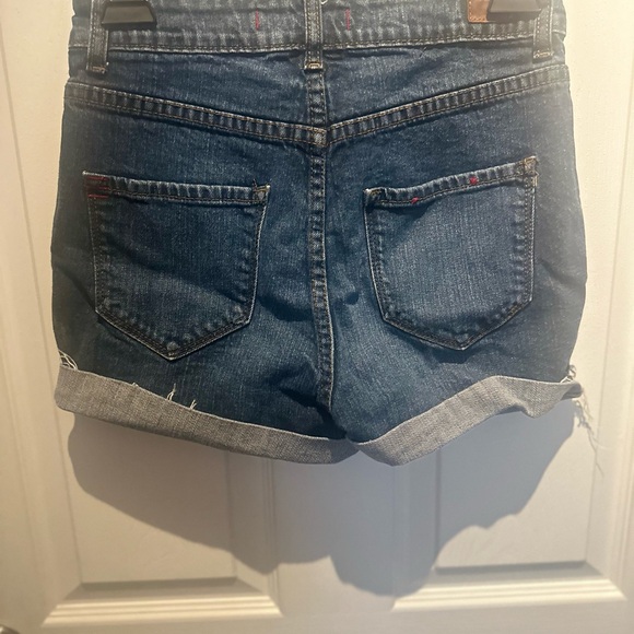 BDG Urban Outfitters Jean Shorts Women’s Size 2 Inseam 2” + Mom High Rise Denim - Picture 5 of 8